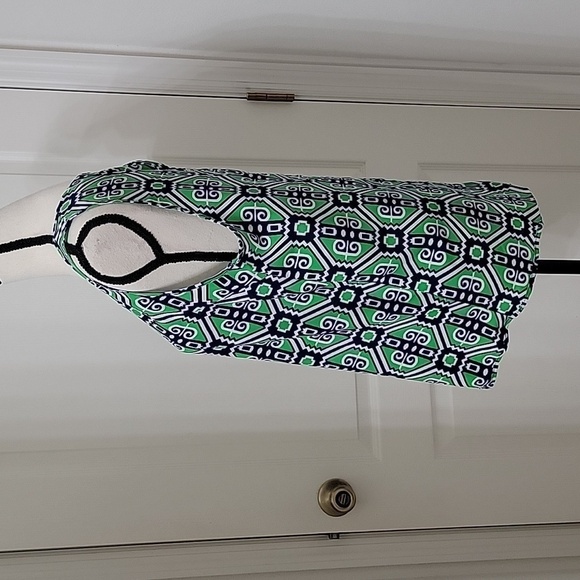 Macbeth Size L Green Blue White Patterned Sleeveless Button Back Blouse, NWOT - Picture 2 of 12